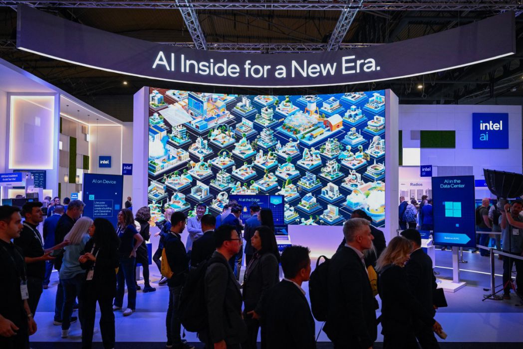 The development of AI technology is getting faster and faster, causing the influence of this technology to spread and touch many aspects of life. Photo: AFP