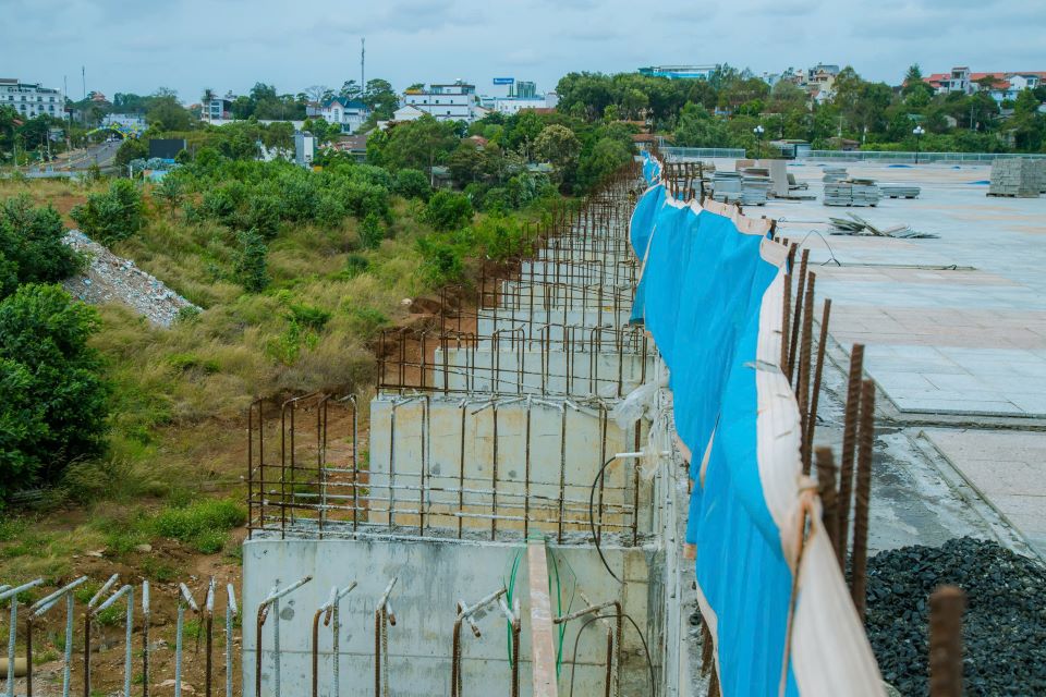 The lack of land mines in recent times has affected the progress of projects. Photo: Cong Nam