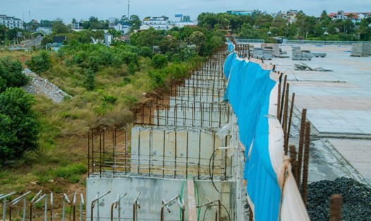 Việc thiếu mỏ đất thời gian qua ảnh hưởng đến tiến độ các dự án. Ảnh: Công Nam