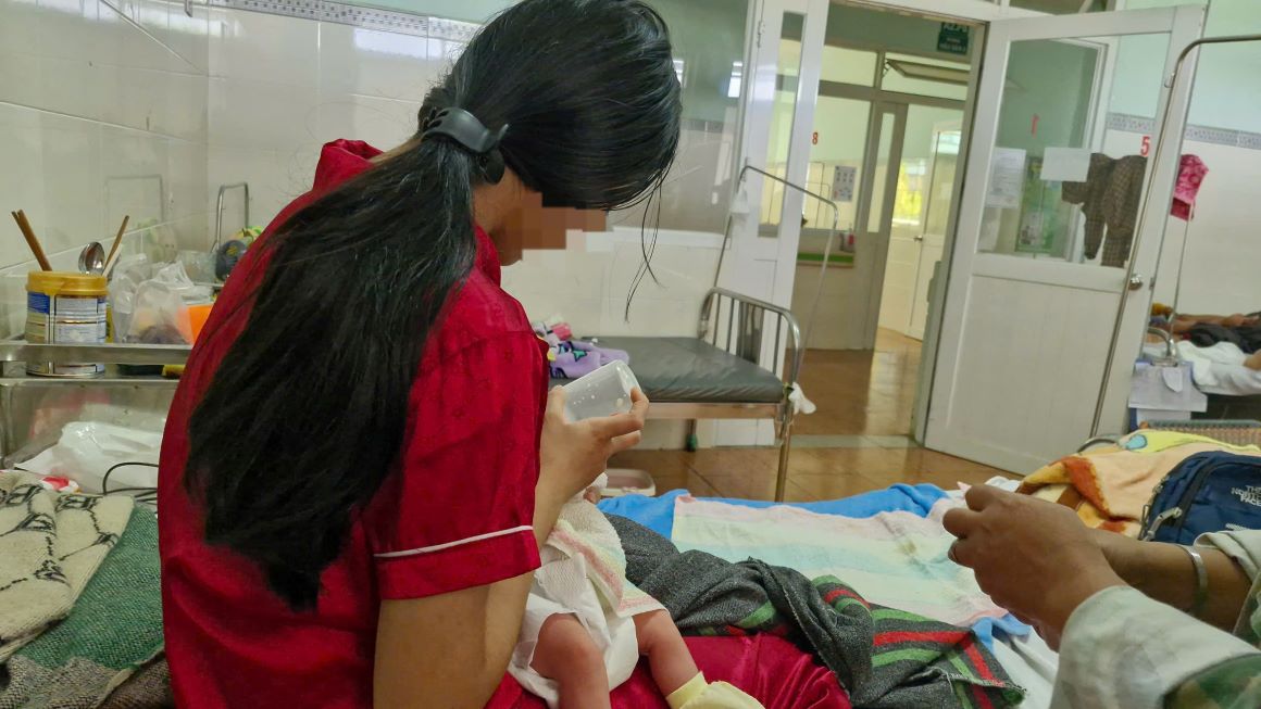 P.T.N's child is being cared for at the hospital. Photo: Lam Hong