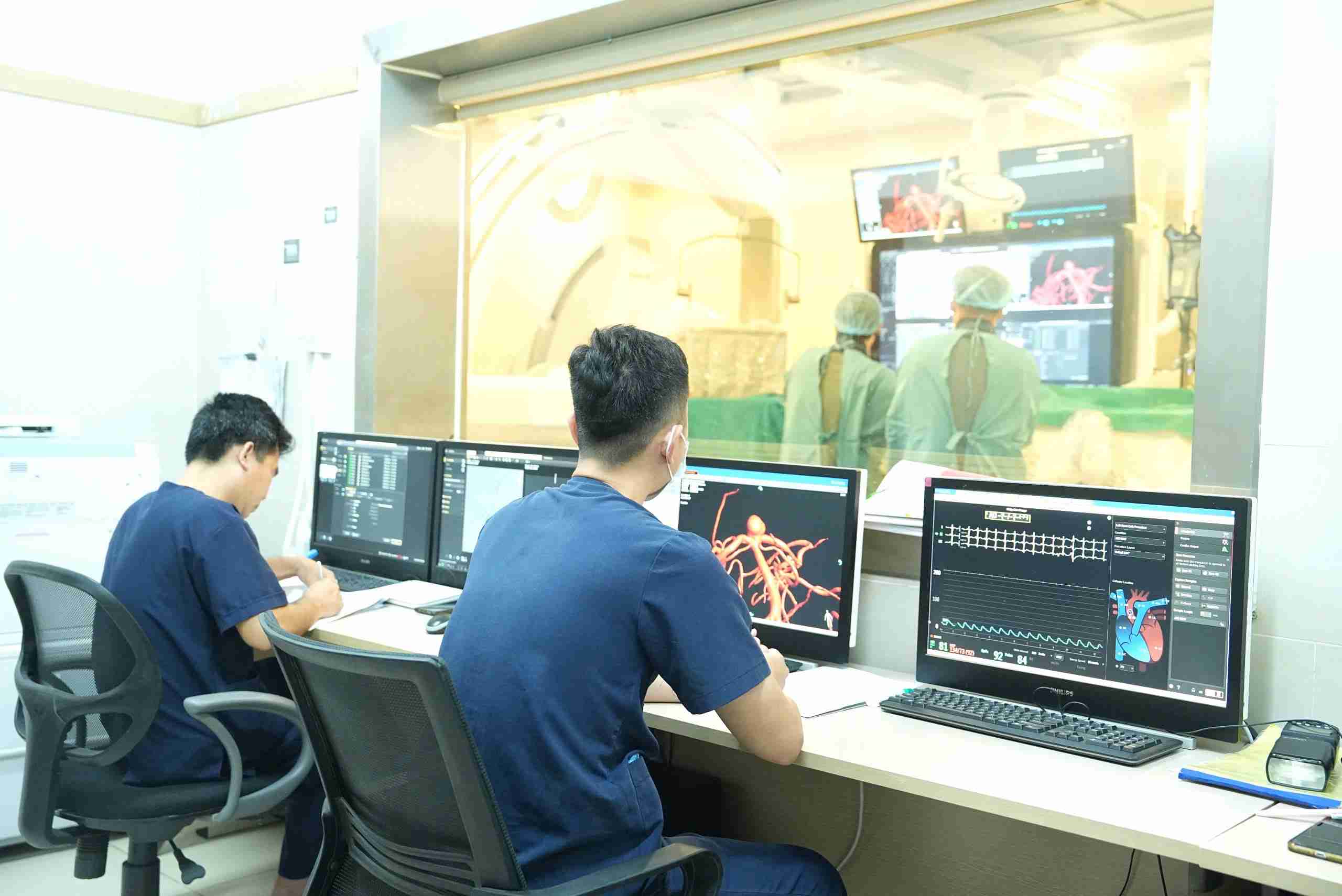 Going to Bach Mai Hospital for overtime examination is covered by health insurance. Photo: The Anh