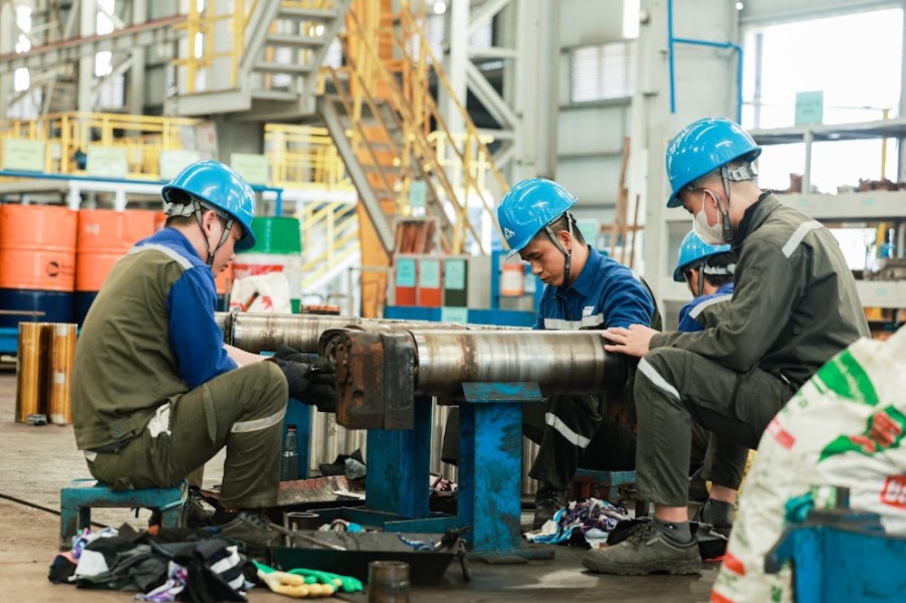 The Prime Minister noted about personnel work, salary policies, and increased charter capital for state-owned enterprises. Illustrative photo: Hai Nguyen