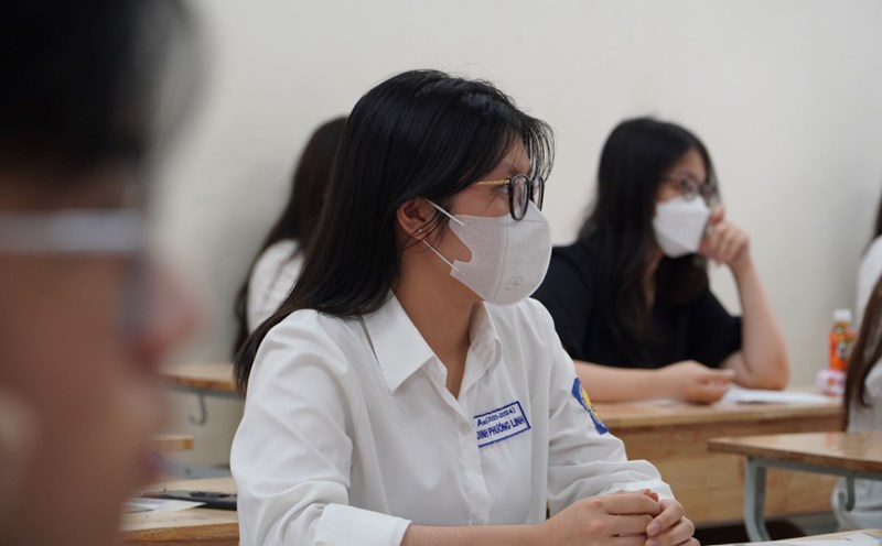 Candidates taking the 2024 high school graduation exam. Photo: Tuong Van