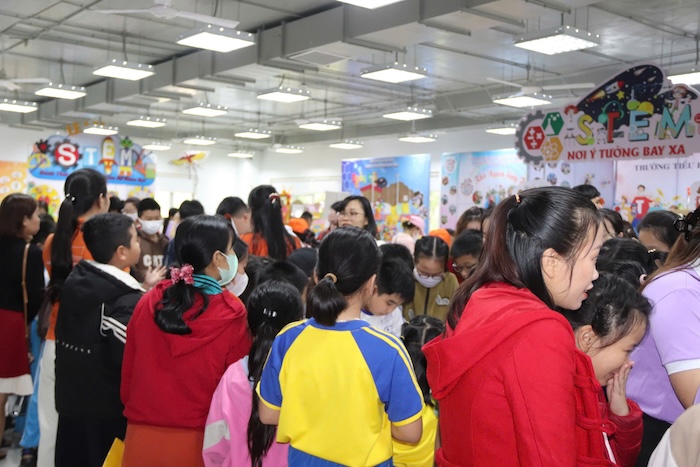 arousing passion for science from a young age at the Da Nang STEM Festival. Photo: Nguyen Linh