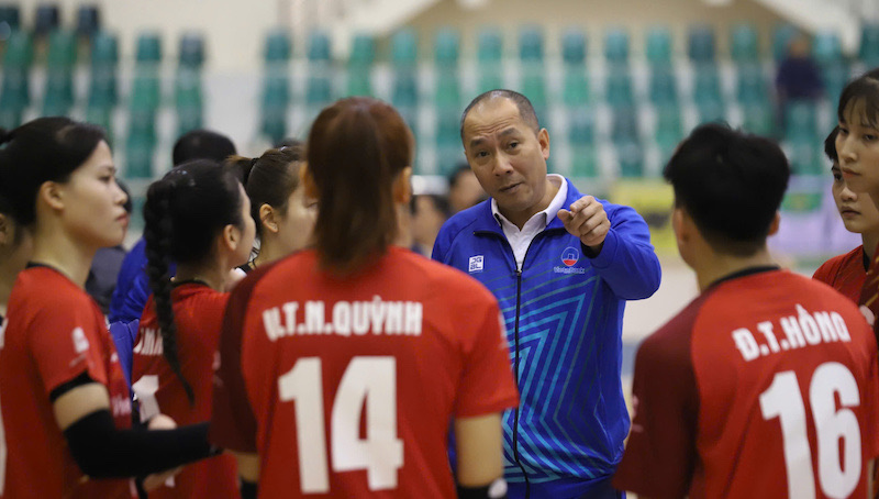 Coach Nguyen Tuan Kiet of the Vietinbank volleyball team. Photo: Nguyen Vu