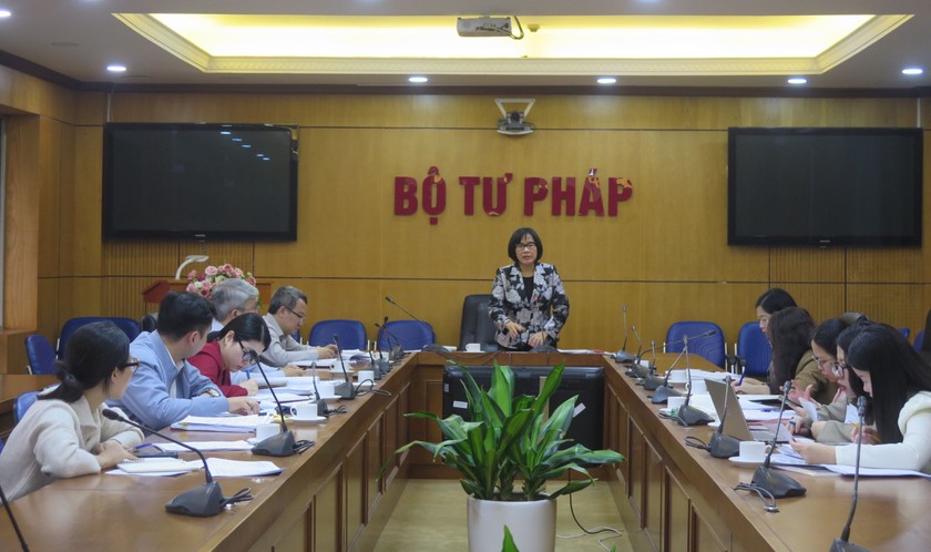The Ministry of Justice held a meeting on amending the Law on Handling of Administrative Violations to meet the requirements of streamlining the state apparatus. Photo: Ministry of Justice