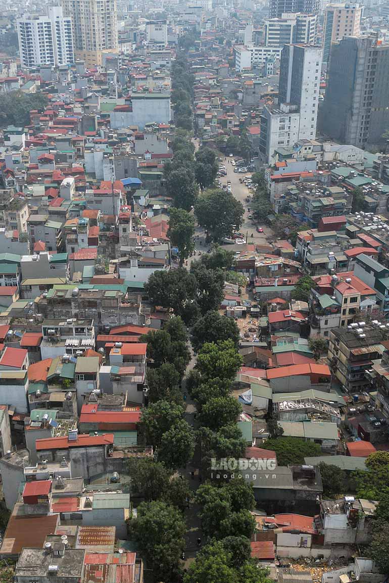 Hien nay, quan Ba Dinh cung dang tinh den phuong an cuong che doi voi cac ho dan khong dong y ban giao mat bang, sau khi da ap dung day du cac chinh sach den bu va thu hoi dat.