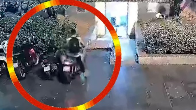 Arrest of a security guard's car thief in Vinh Long City Square