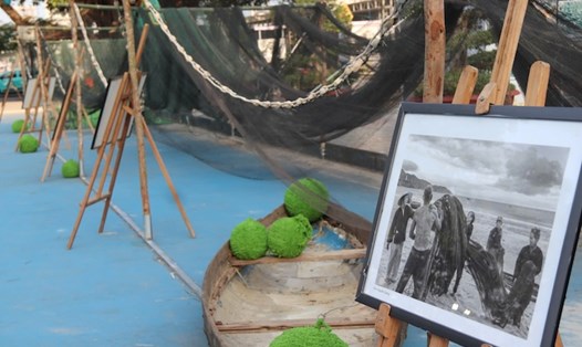 Triển lãm "Đà Nẵng - Xưa và Nay" tại Bạch Đằng, quận Hải Châu, TP Đà Nẵng. Ảnh: Nguyễn Linh