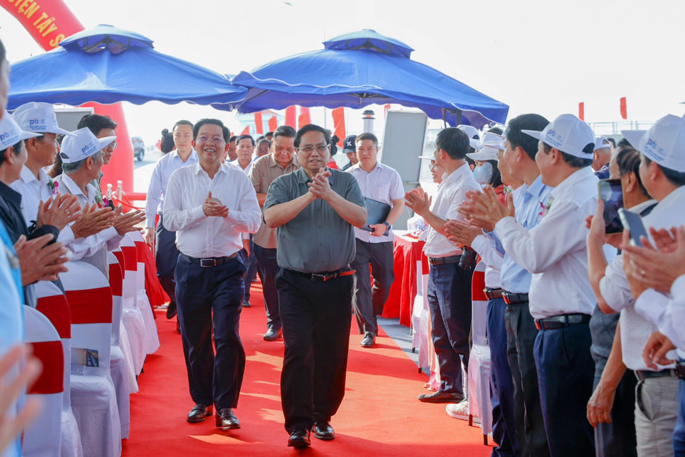 Prime Minister Pham Minh Chinh attended the inauguration ceremony of Phu Phong Dam in Tay Son district, Binh Dinh. Photo: VGP/Nhat Bac