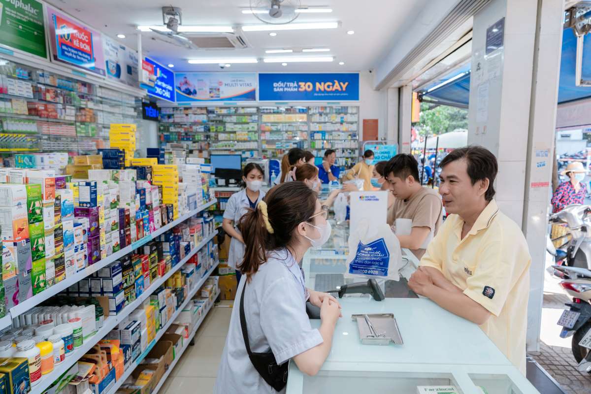 From urban to rural areas, no matter where people are, they can access good medicine sources - good prices of Long Chau Pharmacy. Photo: Long Chau