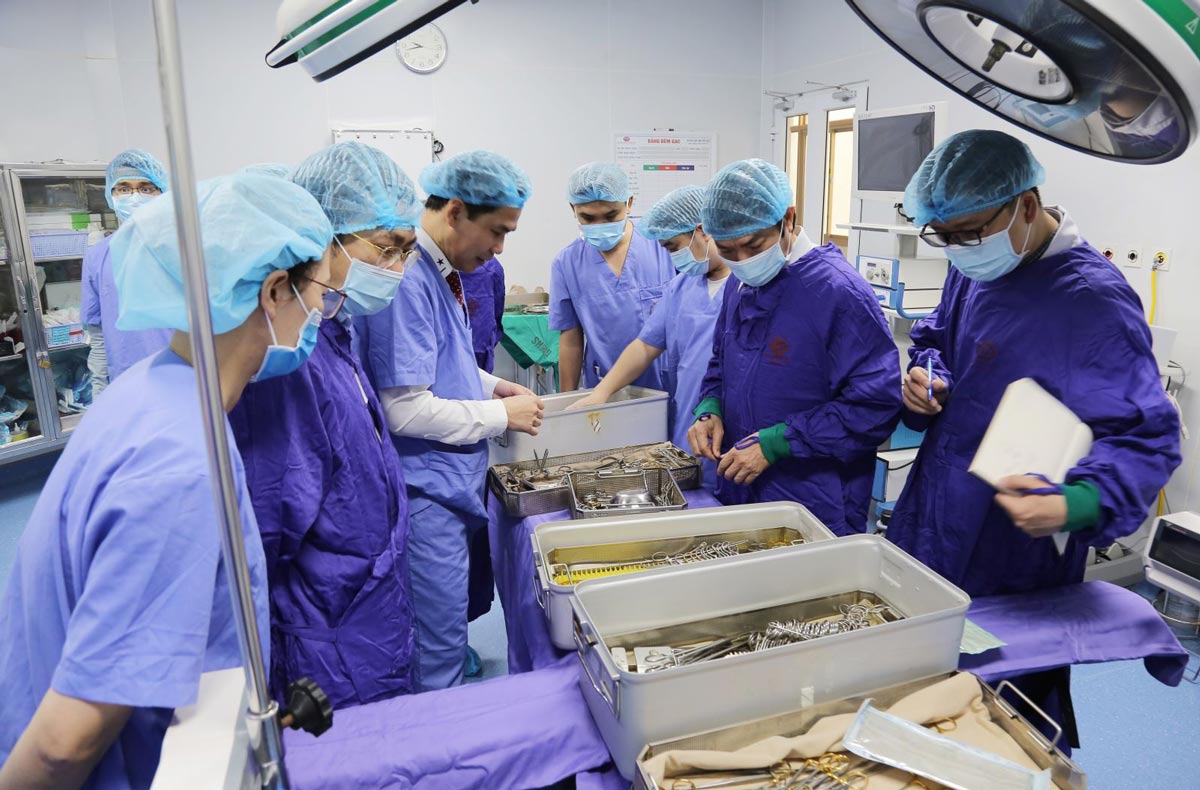 The working group of the Ministry of Health conducted a field survey at the organ collection and transplantation room, Quang Ninh General Hospital. Photo: Provided by the hospital