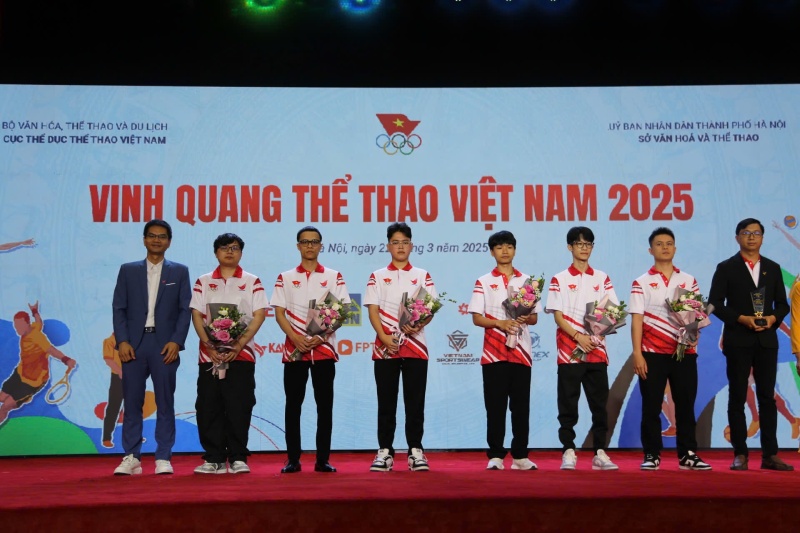 Vietnamese e-sports were honored at the glorious Sports of Vietnam 2025 program. Photo: Duc Huy
