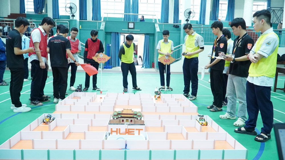 Phan lap trinh sang tao robot cho hoc sinh khoi 12 nhan duoc su quan tam lon. 