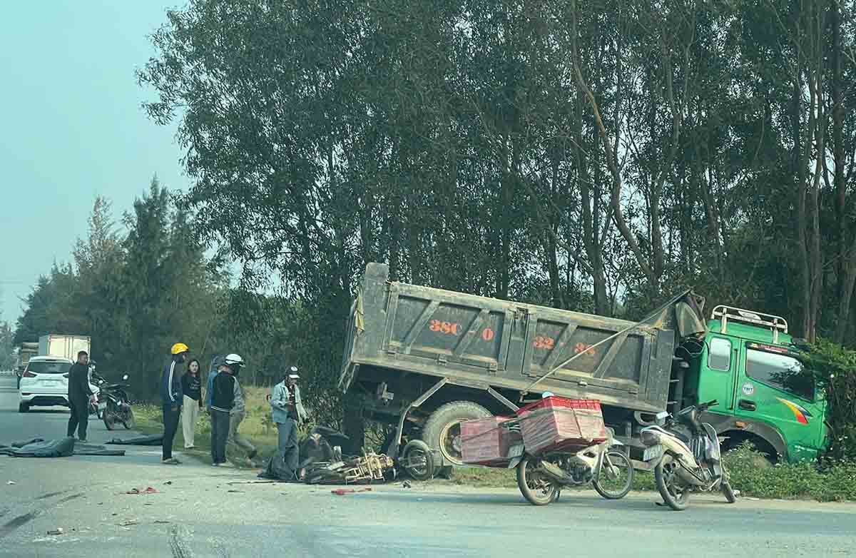 The scene of the accident that killed the man on the motorbike. Photo: Vu Tuan.