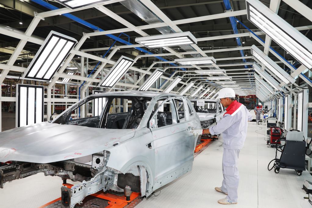 Thanh Cong Viet Hung Automobile Factory - the first automobile factory in Quang Ninh. Photo: Quang Ninh Provincial Media Center.