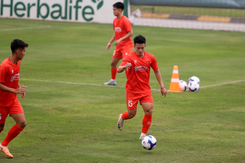 U22 Vietnam meets U22 Uzbekistan in the second match of CFA Team China 2025. Photo: Thu Khuc