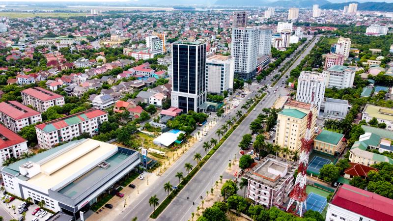Vinh City currently has 33 communes and wards, expected to be arranged into 3 commune-level administrative units. Photo: Hai Dang