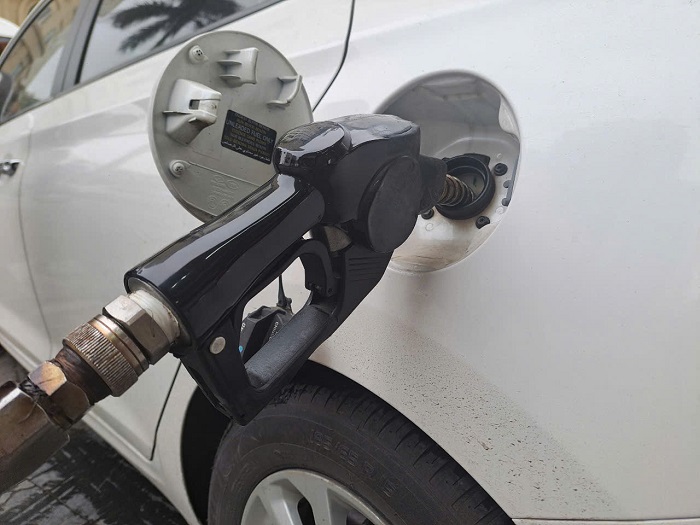 Domestic gasoline prices are expected to continue to increase next period. Photo: Ha Vy