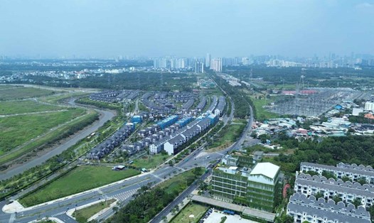 Đường Nguyễn Hữu Thọ (TPHCM) sẽ được nâng cấp lên 10 làn xe, trong đó có 4 làn đi trên cao.  Ảnh: Anh Tú