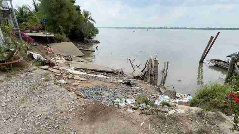 Before the April 30 ceremony, the repair of the landslide road will be completed. Photo: Hoang Loc