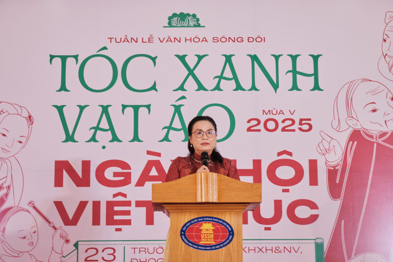 GS, TS Ngo Thi Phuong Lan - Uy vien Ban Tuyen giao Dang Uy truong phat bieu tai chuong trinh. Anh: Trang Nguyen