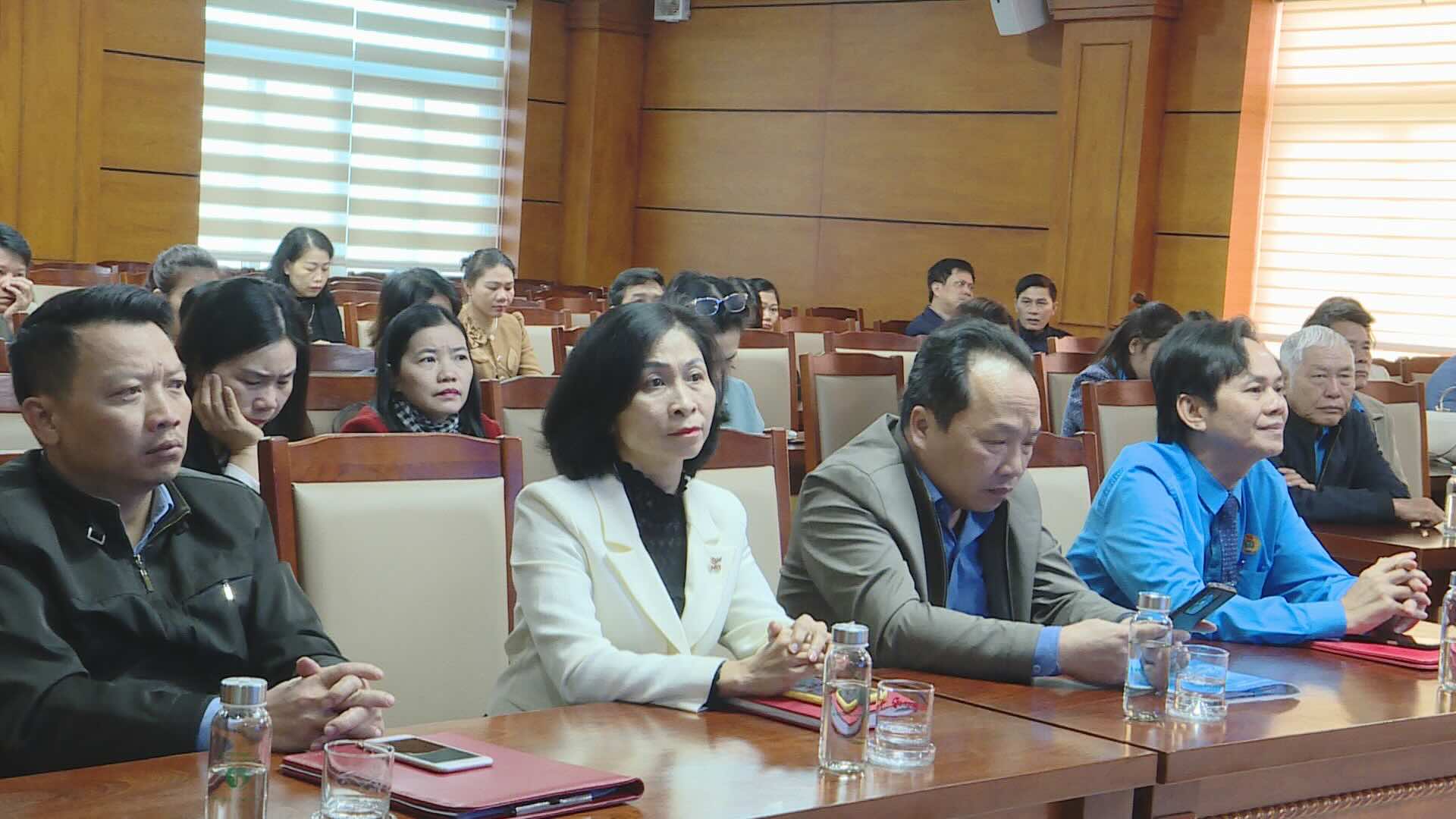 The ceremony to receive more than 4,100 union members to the Dong Hoi City Labor Federation. Photo: Thanh Lieu