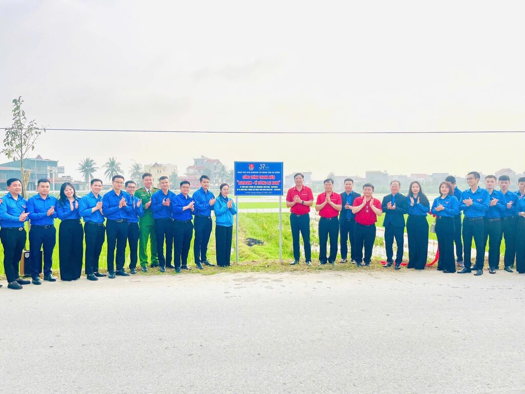 Starting Green Sunday and building new rural areas in Hai Duong. Photo: Hai Duong Youth