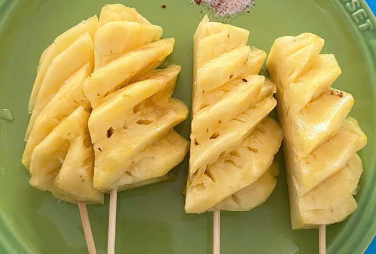 Whether to eat pineapple right after eating eggs is still a question of many people. Photo: Kieu Vu