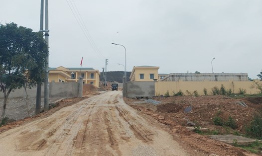 Dự án Nhà máy nước sạch cung cấp nước cho nhân dân thị trấn Hương Khê và 8 xã phụ cận chậm tiến độ nhiều năm nay. Ảnh: Trần Tuấn.