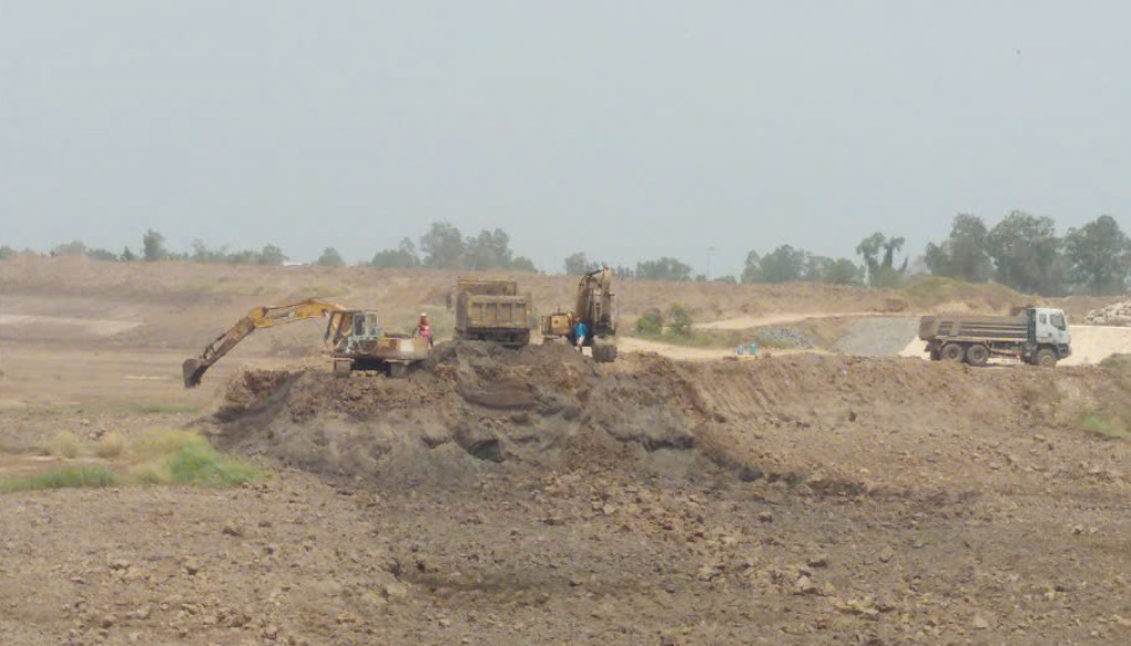 The contractor mobilized maximum machinery and equipment to bring the project to the finish line. Photo: Thanh Nhan