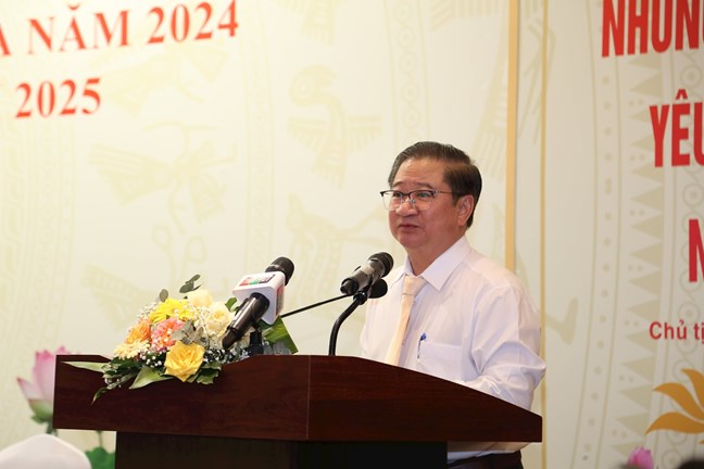 Vice Chairman of the Central Committee of the Vietnam Fatherland Front Tran Viet Truong spoke at the Conference. Photo: Thanh Tien.