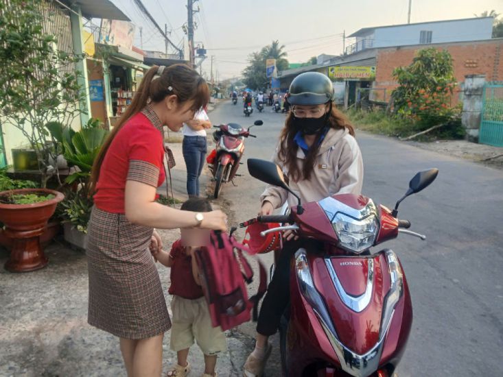 Workers working in Giao Long Industrial Park (Chau Thanh District, Ben Tre Province) send their children to study at Ngo Sao Private Preschool. Photo: Thanh Nhan