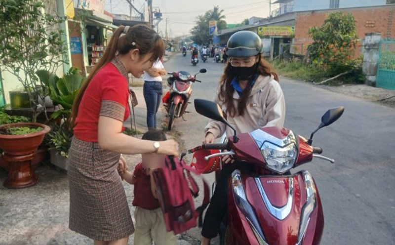Workers working in Giao Long Industrial Park (Chau Thanh District, Ben Tre Province) send their children to study at Ngo Sao Private Preschool. Photo: Thanh Nhan