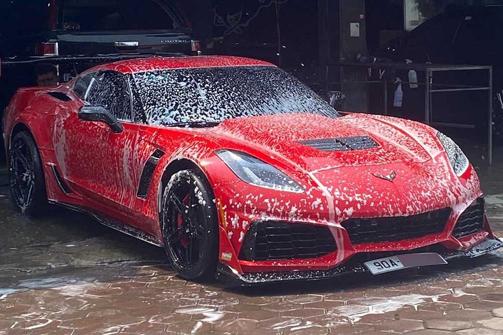 The first Chevrolet Corvette C7 with the ZR1 license plate in Vietnam is the Ha Nam province license plate. Photo: Son Hoang
