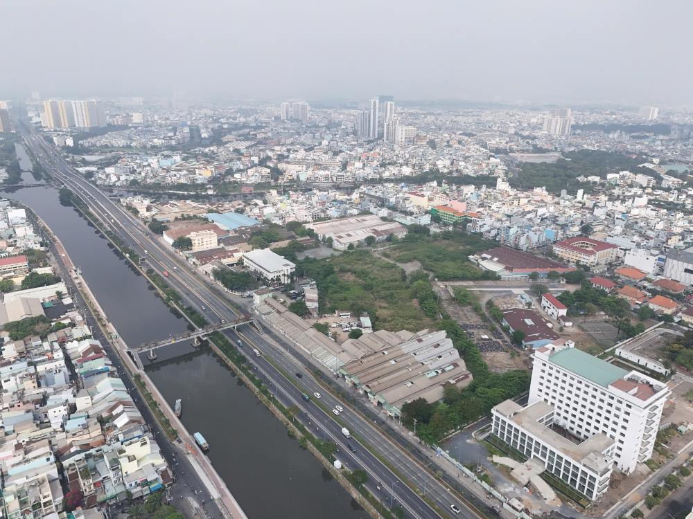 Theo quy hoach, khu dat nay se duoc xay dung thanh mot khu phuc hop cao oc, bao gom nha o, van phong, trung tam thuong mai va khach san. Anh: Anh Tu