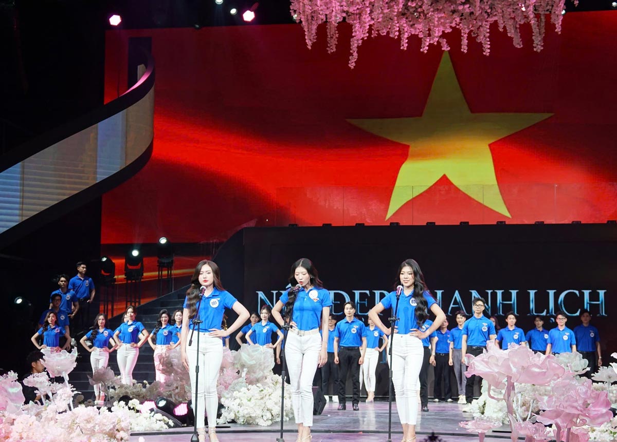 Contestants participating in the final round of "Elegant beauty of Hai Phong in 2025". Photo: Minh Ly