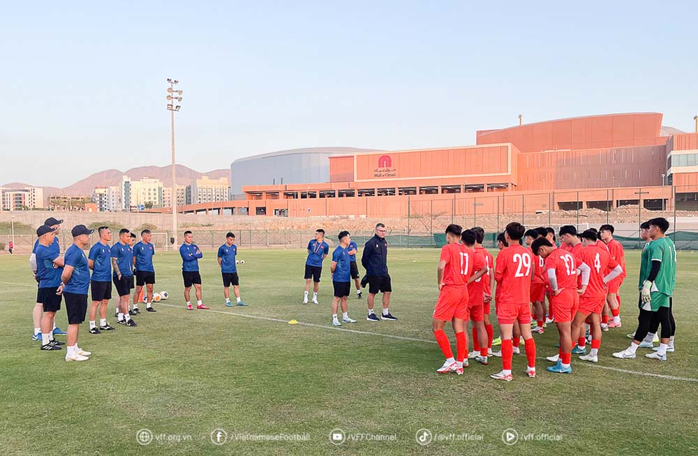 U17 Vietnam enters training in Oman. Photo: VFF