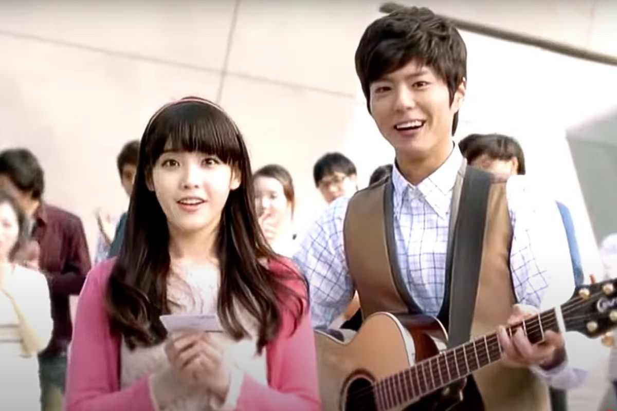 IU va Park Bo Gum dong chung quang cao nam 2012. Anh: cat video