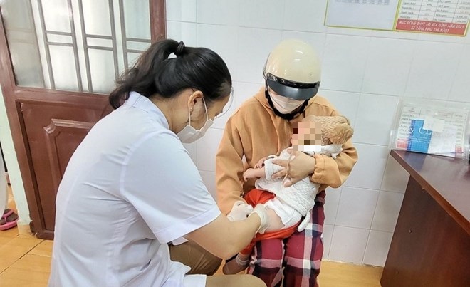 Children are vaccinated against measles at Ea Tam Ward Health Station, Buon Ma Thuot City, Dak Lak Province. Photo: Mai Le