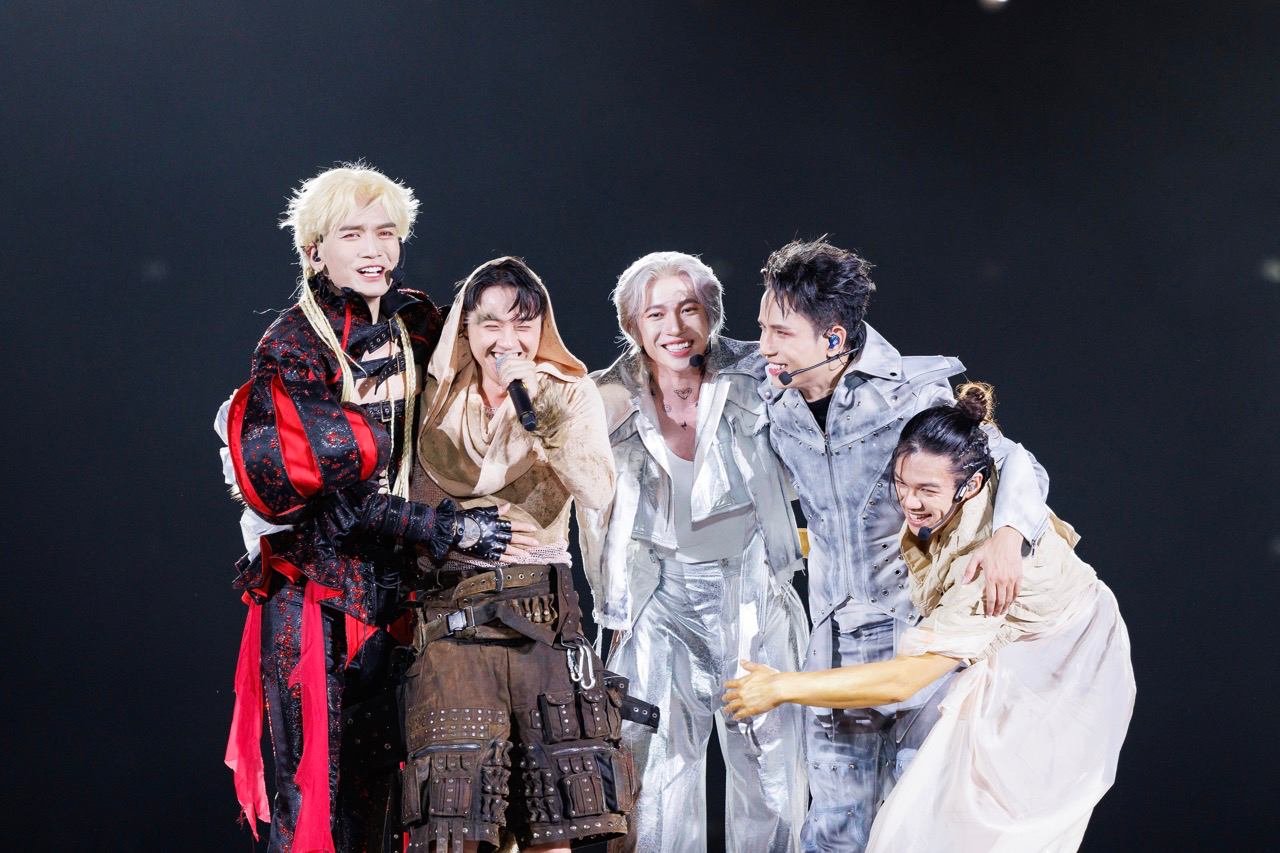 Concert "Call Me by Fire". Photo: Trang Thy.