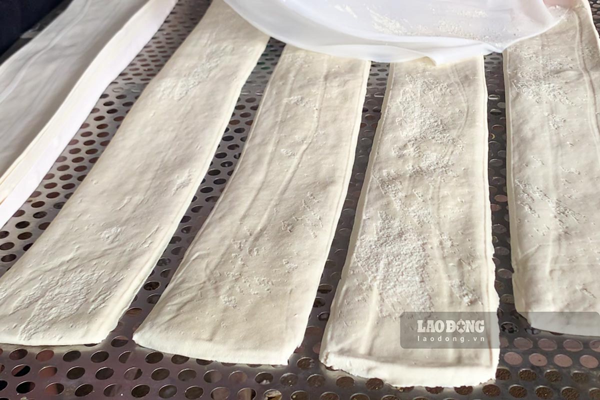 Kenh village tofu is super thin but still retains its richness and aroma. Photo: Ha Vi
