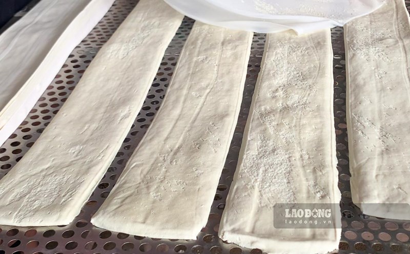 Kenh village tofu is super thin but still retains its richness and aroma. Photo: Ha Vi