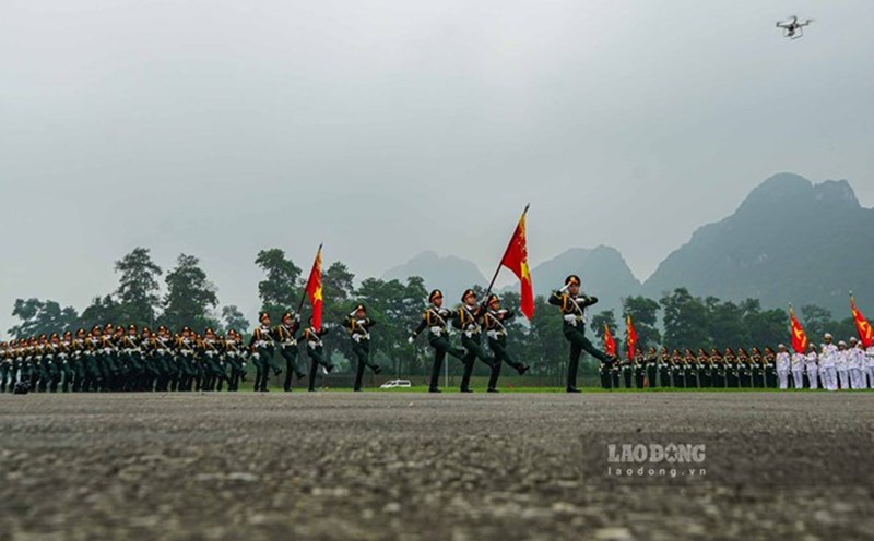 Decree 67/2025/ND-CP has stipulated the regime for the army and the People's Public Security when streamlining the apparatus. Illustrative photo: Tran Vuong.