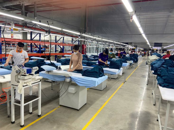 Garment enterprises in Ha Tinh are in great demand for labor recruitment. Photo: Tran Tuan