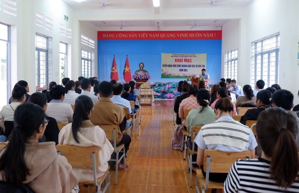 An exam to recruit civil servants in the education and training sector in Kon Tum province. Photo: Kontum.gov.vn