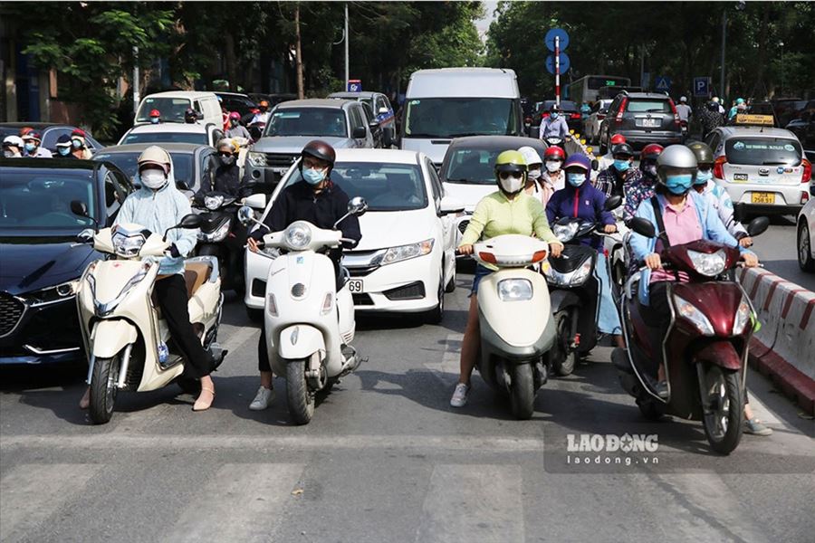 Hanoi is forecast to have the highest temperature of the day above 30 degrees Celsius from March 26. Photo: Vuong Tran