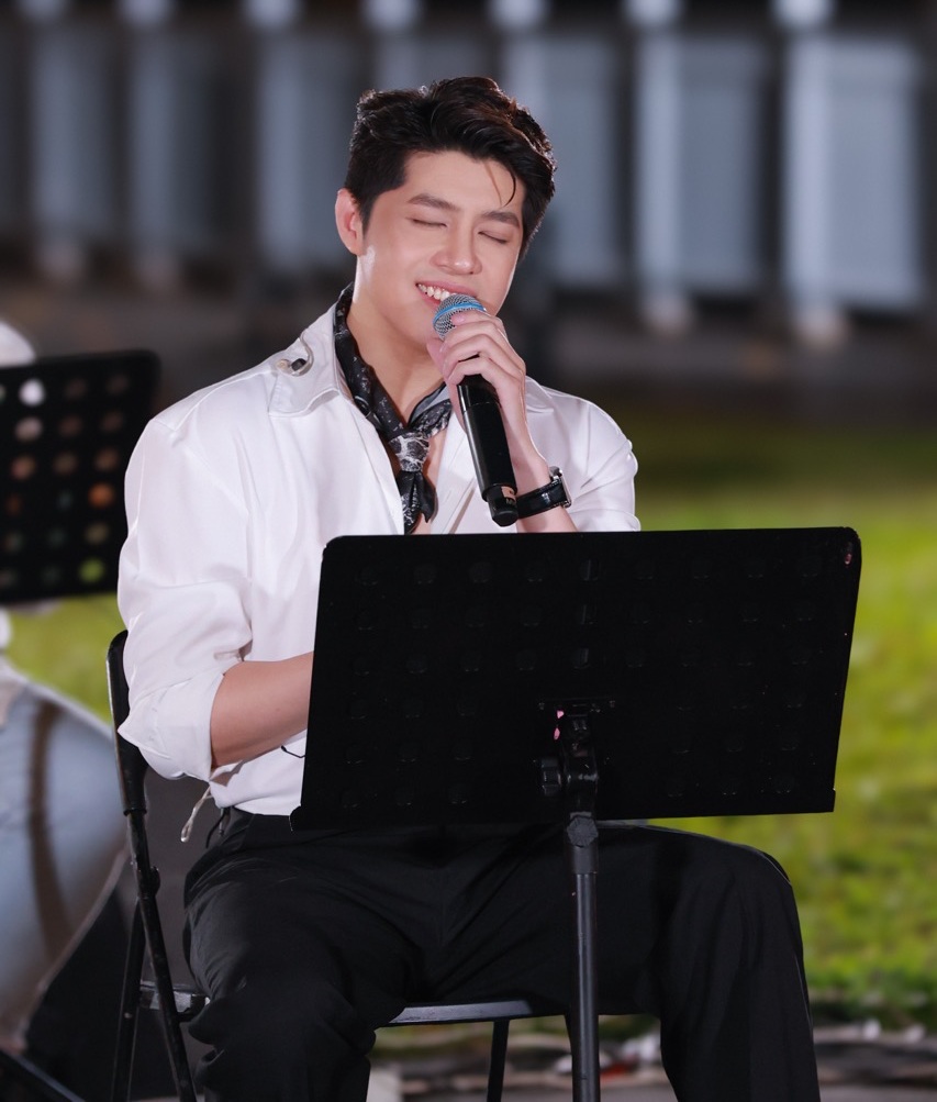 Ca si Noo Phuoc Thinh. Anh: Nha san xuat cung cap.