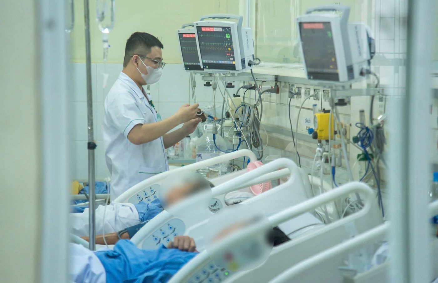 Doctor treating the patient. Illustrative photo: Provided by the doctor