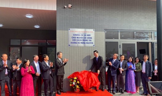 Đà Nẵng đã tổ chức Lễ gắn biển chung cư xã hội cho người có công với cách mạng tại đường Vũ Mộng Nguyên, TP Đà Nẵng. Ảnh: Nguyễn Linh